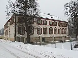 Zámek, dnes škola