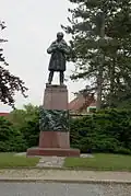 Mělník, socha kpt. Jaroše.JPG