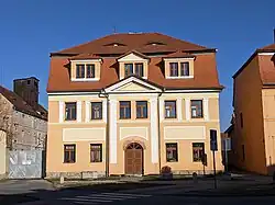 Město Touškov - čp. 3 na Dolním náměstí.jpg