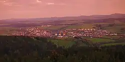 Město z rozhledny Královec při východu slunce