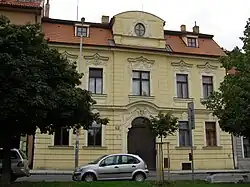Městský_dům_Zbraslavské_nám._455_(Zbraslav).JPG