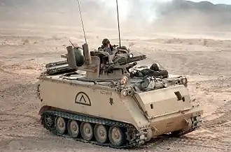 M163 VADS americké 24. pěší divize v roce 1988. Modernizovaný systém již je vybaven střeleckým radarem.