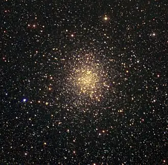Messier 22 na snímku z Hubbleova vesmírného dalekohledu