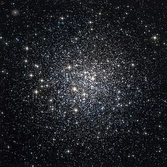M72 na snímku z Hubbleova vesmírného dalekohledu