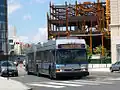 Duobus Neoplan DMA-460LF z roku 2005 v Bostonu