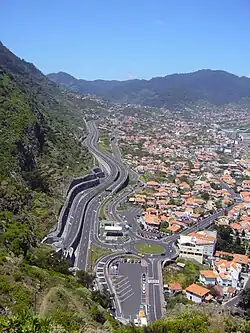 Úsek dálnice od Funchalu procházející přes Machico na sever