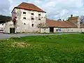 Zchátralá budova