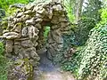 Grotta v zahradě