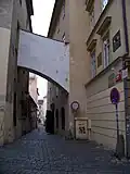 Saská ulice, roh domu čp. 286 vpravo (2011)