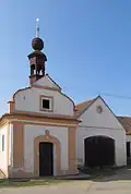 Malá Turná - kaple Jana Nepomuckého.JPG