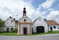 Kaplička na návsi