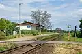 Celkový pohled na zastávku a přejezd P7870