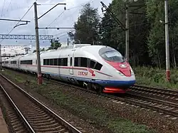 Vysokorychlostní souprava Sapsan v zastávce Malino