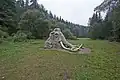 Socha hlavy mamuta pod Rozštípenou skalou
