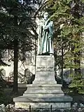 Lutherův pomník vedle kostela