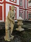 Mariánská Týnice, socha dívky ze Chříče.jpg