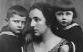 Marie Moravcová a její synové (vlevo Miroslav, vpravo Vlastimil)