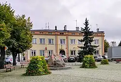 Náměstí s budovou městského úřadu