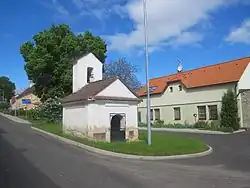 Kaple na návsi