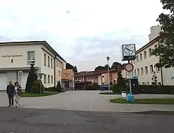 Komplex obecního úřadu, hasičské zbrojnice a mateřské školy ve středu obce