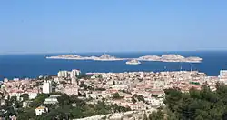 Marseille a v pozadí Frioulské ostrovy