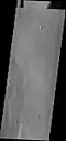 Snímek Marte Vallis v Amazonis Planitia, který je velmi nízky a přímý (NASA, Odyssey).