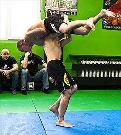 Nácvik hodu v MMA