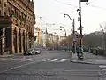 Masarykovo nábřeží, Národní divadlo (vlevo)