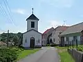 Kaple na návsi