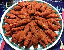 Turecká veganská mercimek köftesi, s čočkou a bulgurem