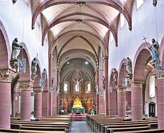Hlavní loď kostela sv. Petra