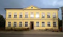 Metánov, škola a muzeum Jakuba Hrona