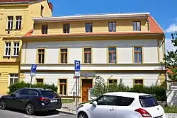 Budova fary u kostela Narození Panny Marie v Praze 4 – Michle