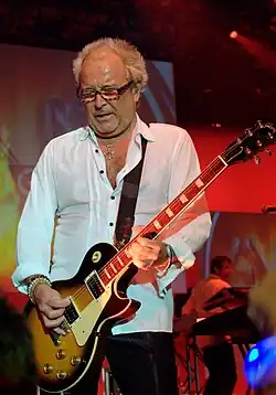Jones při koncertě Foreigner v San Franciscu, 2. září 2009