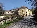 Bývalý vdovský zámek v sousedství hlavní rezidence