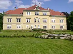 Miletín-zámek2011.jpg