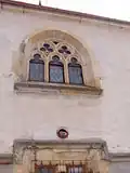Okno s kružbou