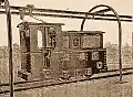 Francouzská důlní lokomotiva s dvoupólovým vedením a dvěma kontaktními vozíky, 1897