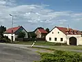 Usedlosti č. p. 1 a 2, uprostřed gotický špýchar