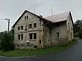 Budova bývalé obecné školy v Mirotínku