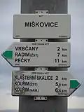 Turistické značení u křižovatky