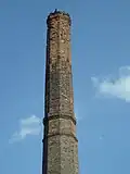 Horní část s viditelným poškozením