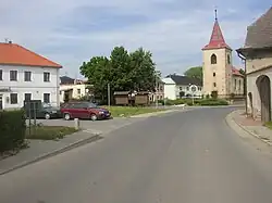 Mlékojedská náves od jihozápadu