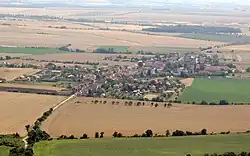 Pohled na Mnetěš od severu, z hory Říp
