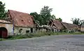 Rozpadající se hospodářské budovy