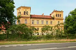 Mochtín, Nový Čestín castle.jpg