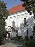 Loď a socha sv. Jana Nepomuckého