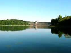 Hráz nádrže