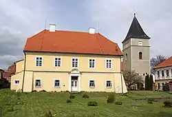 Mohelno - fara a kostelní věž obr3.jpg