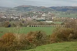 Monmouthský viadukt z dálky